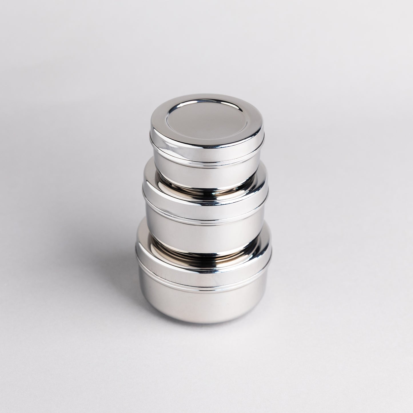 stapel van 3 rvs snackboxen