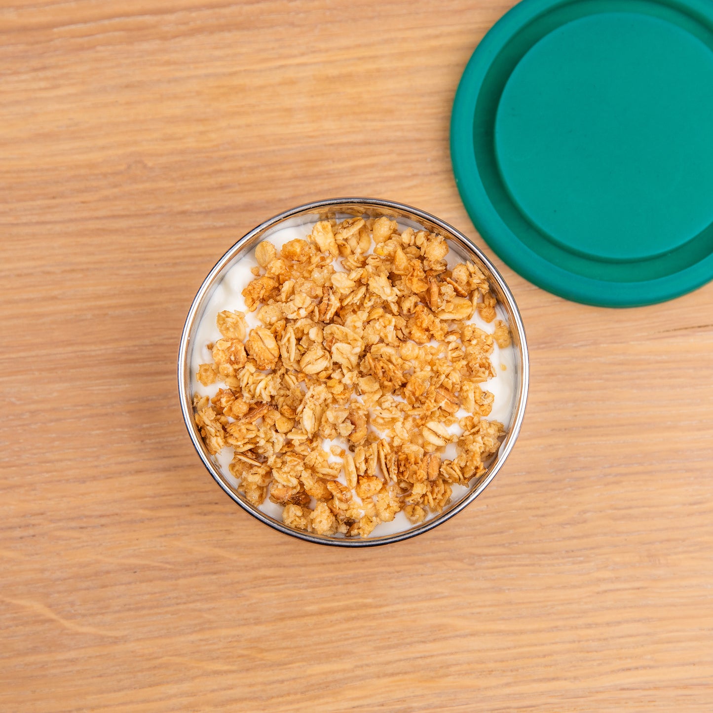 Snackbox gevuld met kwark en musli