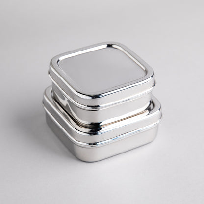 2 RVS fruitbakjes op elkaar